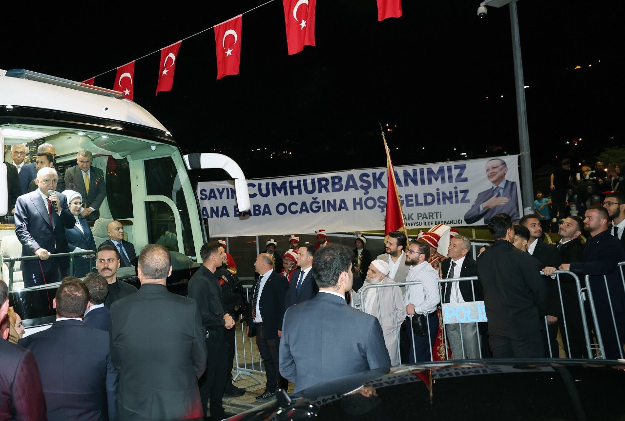 Cumhurbaşkanı Erdoğan, baba ocağı Güneysuda konuştu: Yaklaşan seçimleri başarıyla atlatacağız