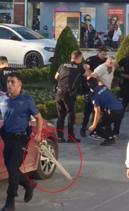 Ekmeğimle oynadığınız dedi, belediyeyi bastı! Kastamonuda ortalık karıştı