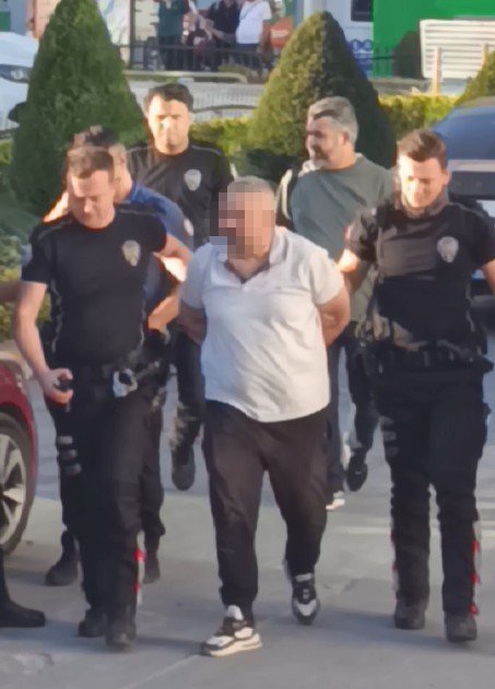 Ekmeğimle oynadığınız dedi, belediyeyi bastı! Kastamonuda ortalık karıştı