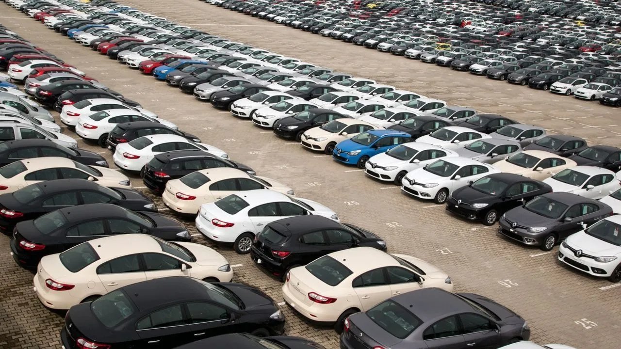 İkinci el otomobilde ibre tersine döndü: Fiyatlar ilk kez düştü