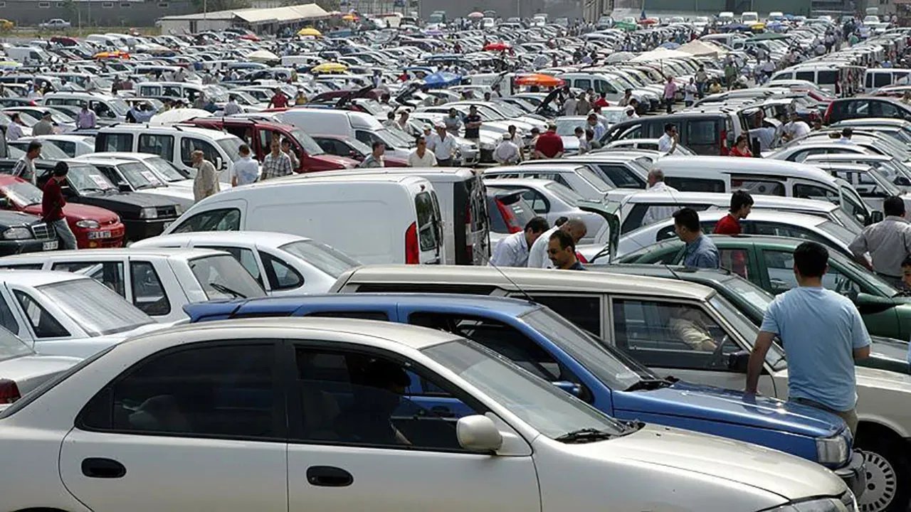 İkinci el otomobilde ibre tersine döndü: Fiyatlar ilk kez düştü