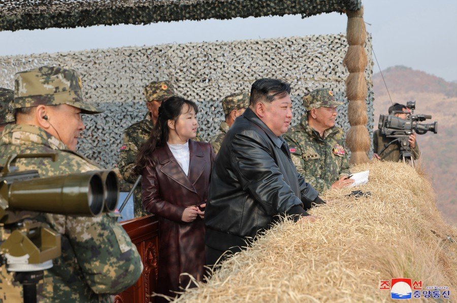 Kızını öne sürdü, onu sakladı:  Kim Jong Unun bir çocuğu daha var  iddiası