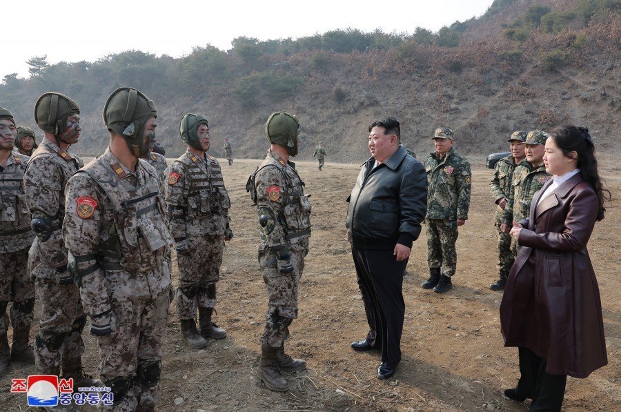 Kızını öne sürdü, onu sakladı:  Kim Jong Unun bir çocuğu daha var  iddiası