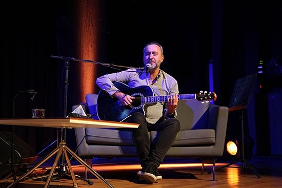 Nev yoğun bakımda mı? Şarkıcının sağlık durumuyla ilgili dikkat çeken iddia