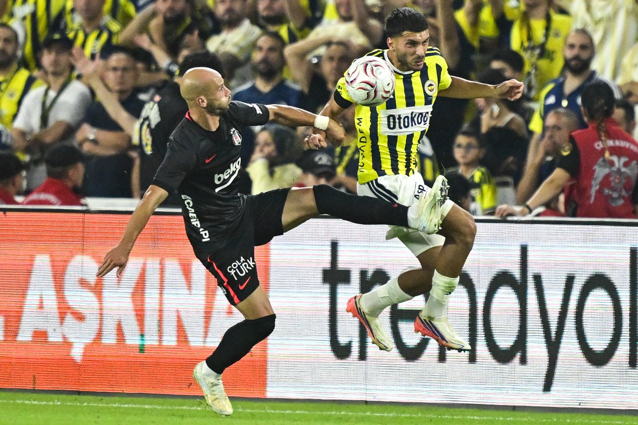 Fenerbahçe, son maçında Beşiktaş'a 2-1 yenildi.