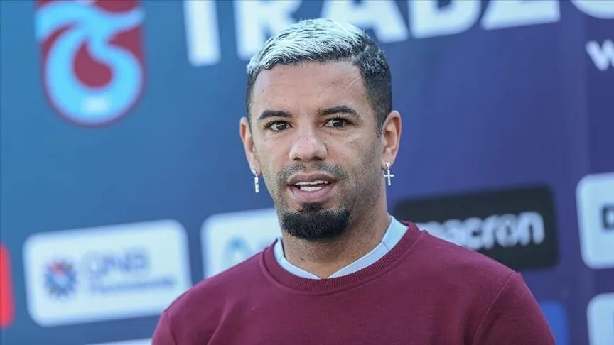Brezilyalı futbolcu, 2021-2023 yılları arasında Trabzonspor forması giydi.