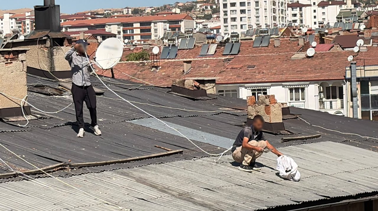 Pes dedirten 'güvenlik' önlemi! Beline bağladığı iple metrelerce yüksekten sarktı