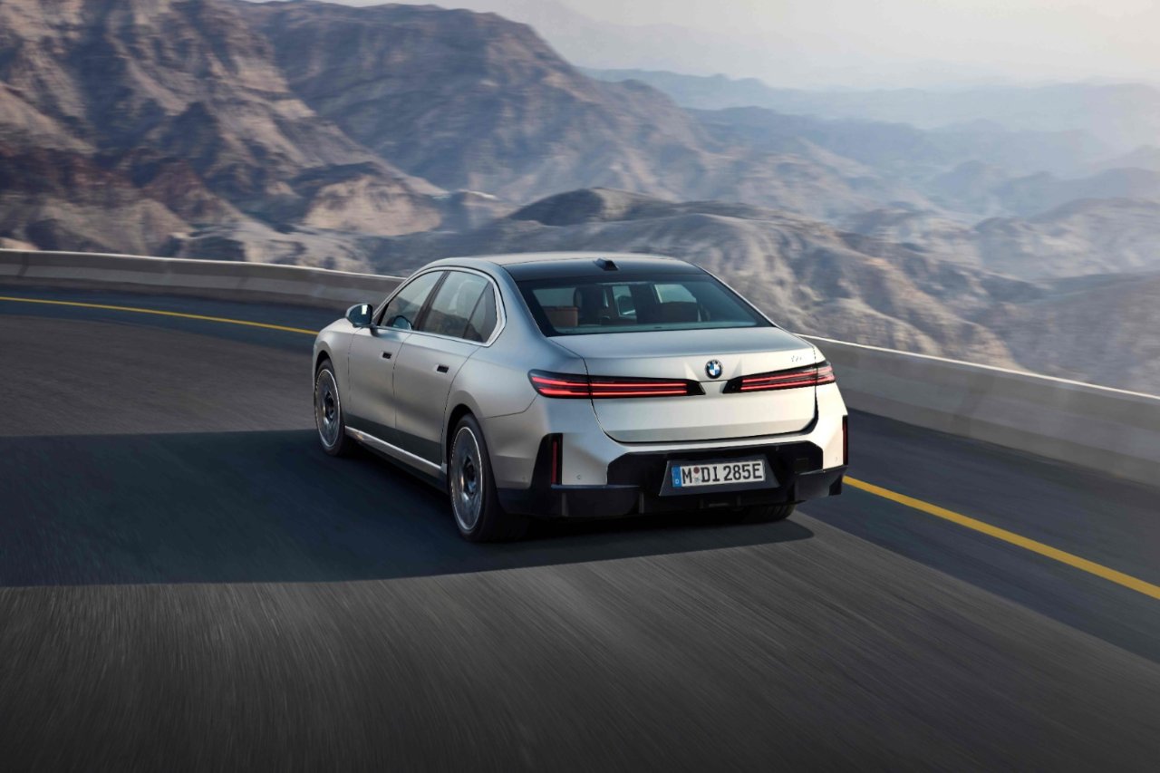 Yeni BMW 7 Serisi Türkiye’de satışa sunuldu: Fiyatı ve özellikleri belli oldu