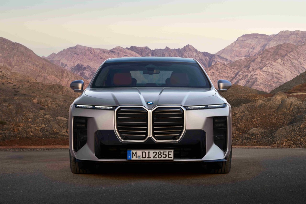 Yeni BMW 7 Serisi Türkiye’de satışa sunuldu: Fiyatı ve özellikleri belli oldu