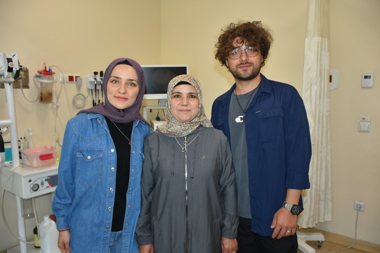 25 yıl sonra  seni seviyorum  diyebildiler! İşitme engelli kardeşler görenleri duygulandırdı