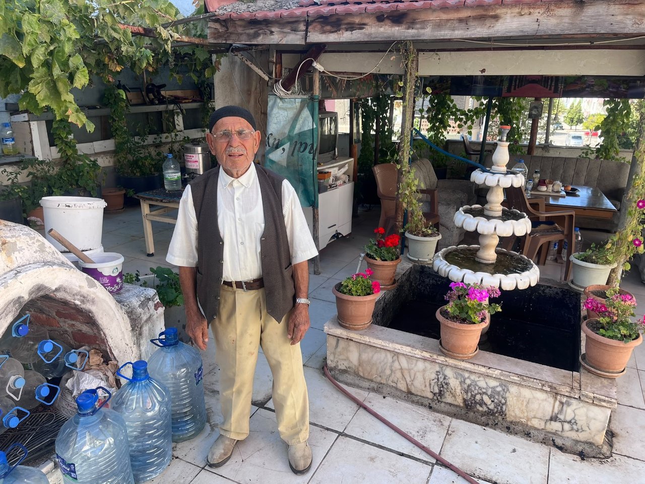 Asırlık ömründe sadece bir kez doktora gitmiş! Bakın sofrasından neyi eksik etmiyor