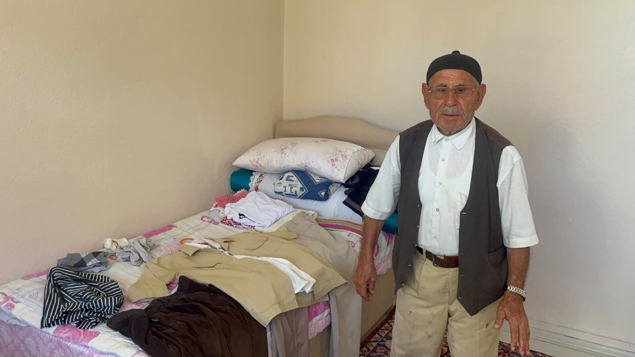 Asırlık ömründe sadece bir kez doktora gitmiş! Bakın sofrasından neyi eksik etmiyor