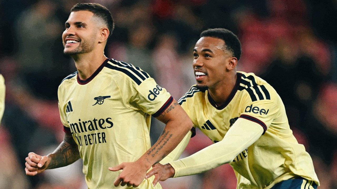 Arsenal 4'te 4 yaptı, zirveyi bırakmadı