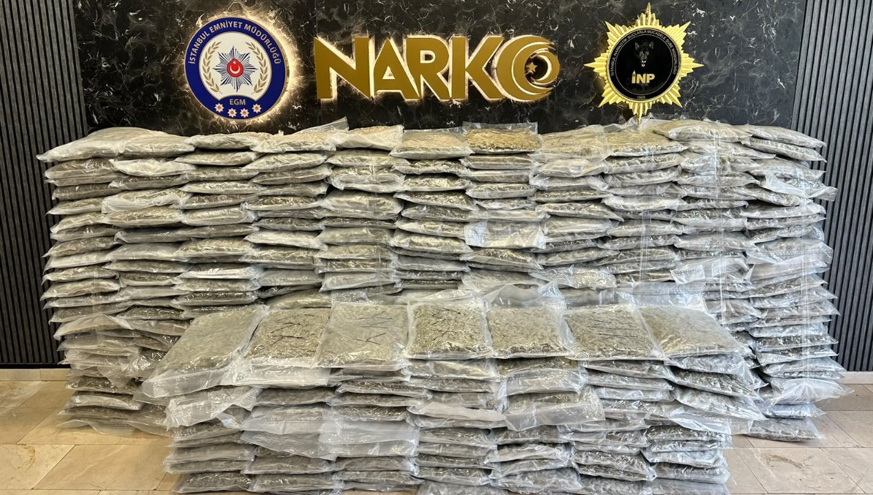 Beykoz'da büyük operasyon! Araçlardan 409 kilo 600 gram skunk çıktı