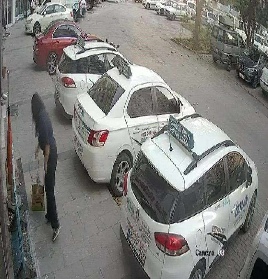 Çekirdek satan çocuğun parasını göz diktiler! O vicdansızlar yakalandı
