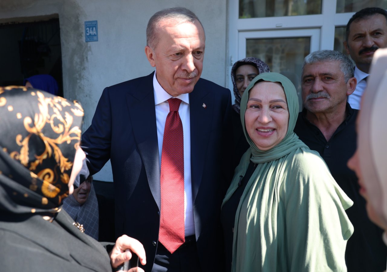 Cumhurbaşkanı Erdoğandan Rizede komşu ziyareti