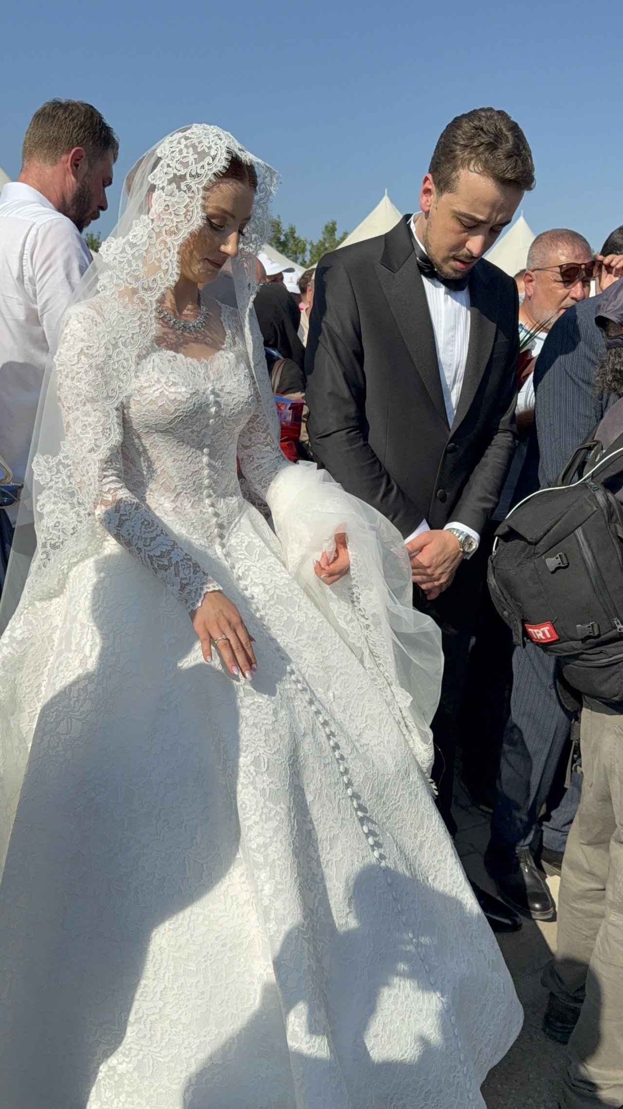 Düğün günü Erdoğan’ı karşılamaya gittiler! Gelin ve damada sürpriz