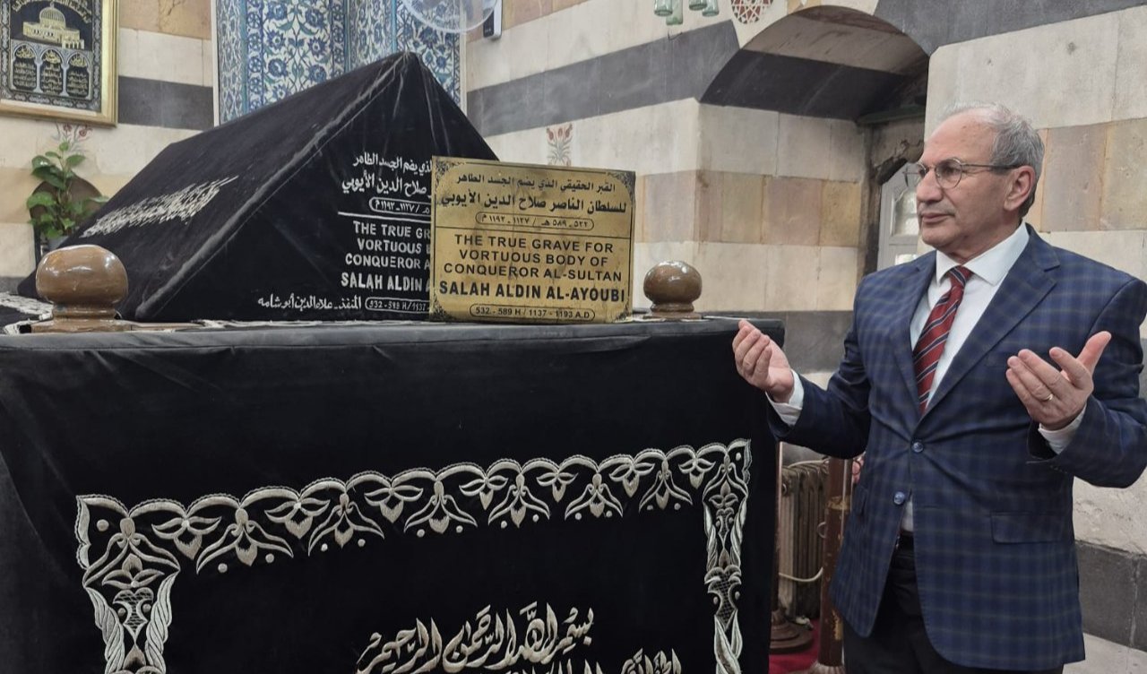 Emevi Camii’nde bir cuma namazı