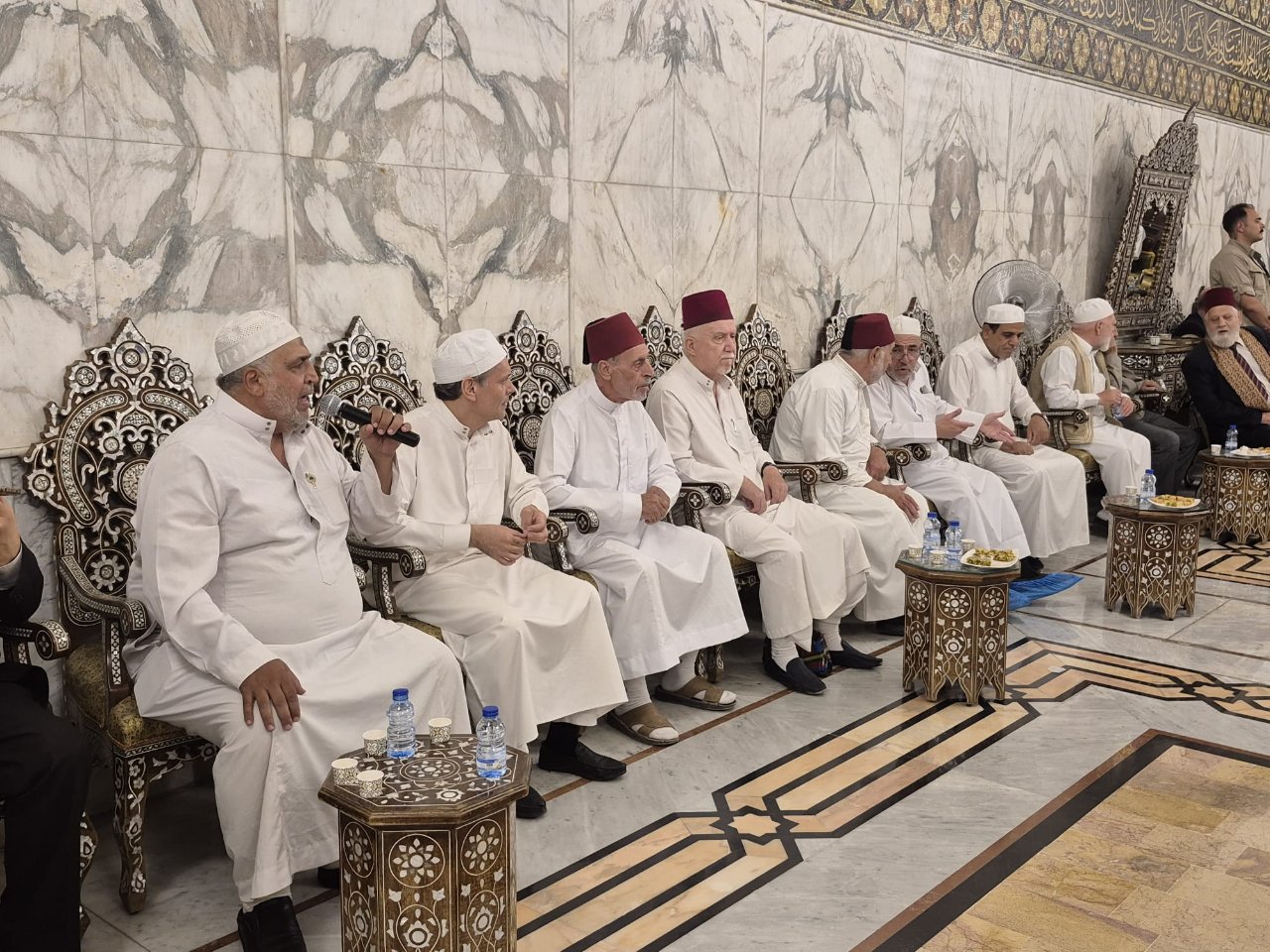 Emevi Camii’nde bir cuma namazı