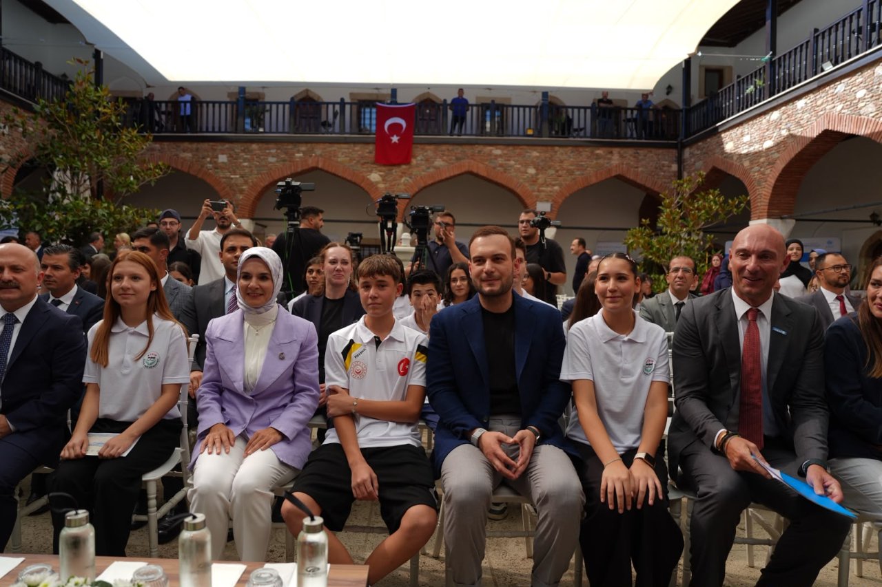 Emine Erdoğanın sıfır atık vizyonuyla çocuklar COP31 yolunda