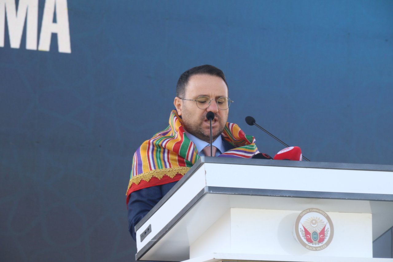 Gençlere ve ailelere kritik uyarılar:  En büyük endişem gençlerimiz ve çocuklarımız için kurulan tuzaklar