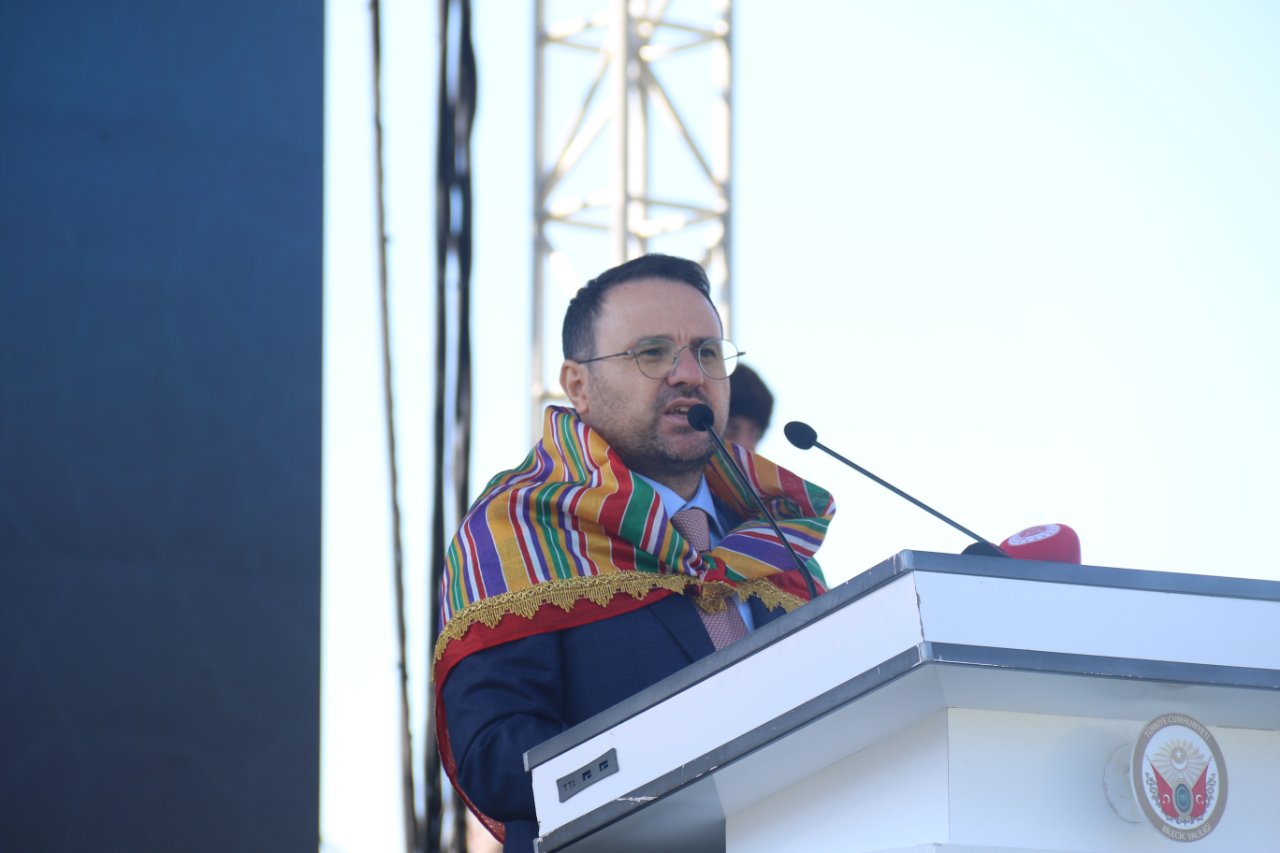Gençlere ve ailelere kritik uyarılar:  En büyük endişem gençlerimiz ve çocuklarımız için kurulan tuzaklar