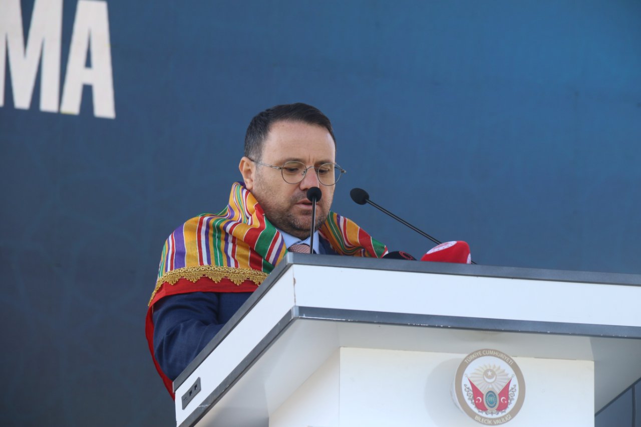 Gençlere ve ailelere kritik uyarılar:  En büyük endişem gençlerimiz ve çocuklarımız için kurulan tuzaklar