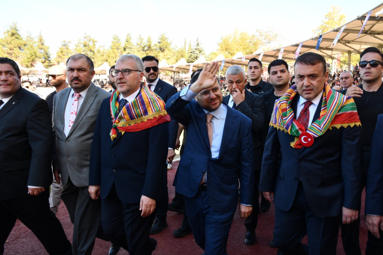 Gençlere ve ailelere kritik uyarılar:  En büyük endişem gençlerimiz ve çocuklarımız için kurulan tuzaklar
