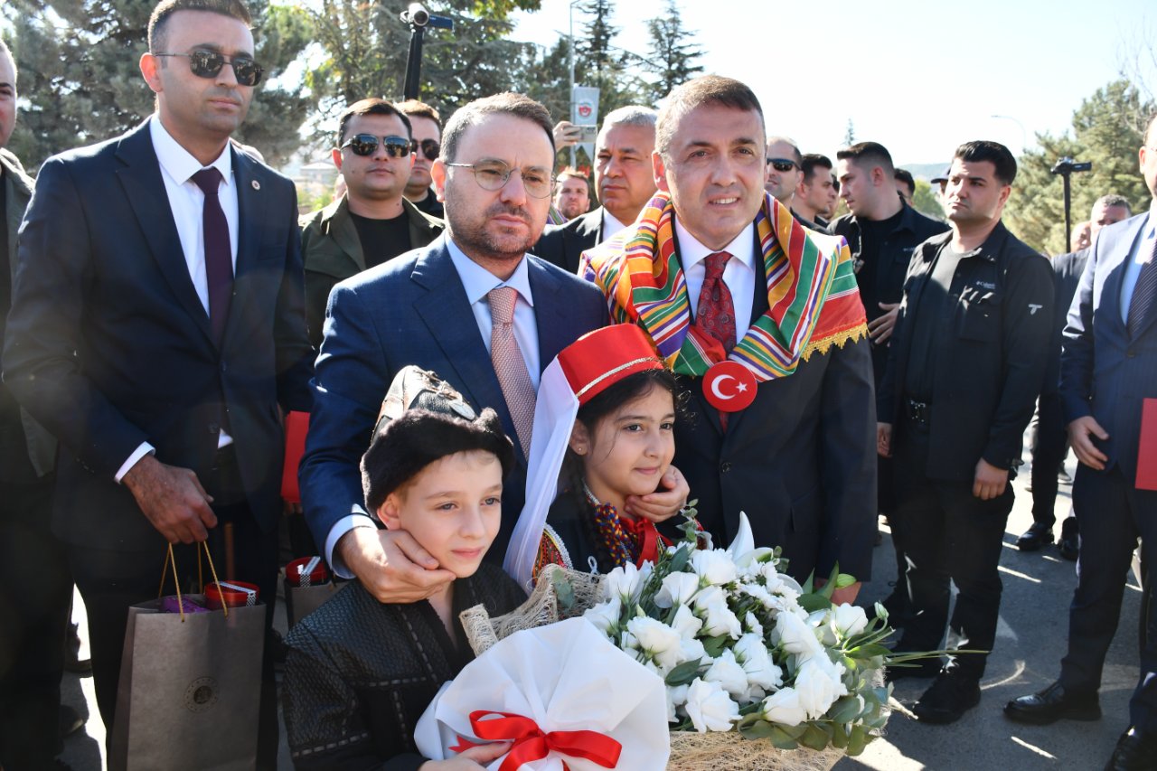 Gençlere ve ailelere kritik uyarılar:  En büyük endişem gençlerimiz ve çocuklarımız için kurulan tuzaklar