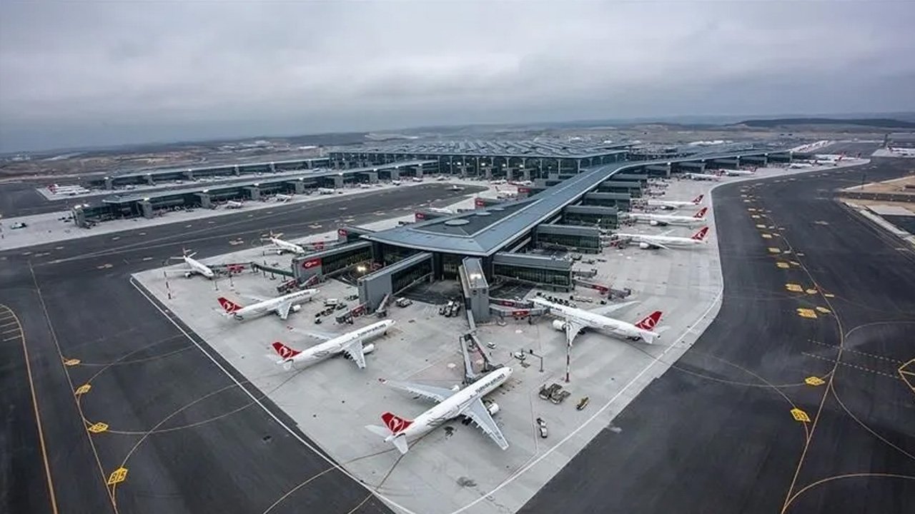 İstanbul Havalimanı'nda panik! Uçak taksi yolunda kaldı, yolcular tahliye edildi