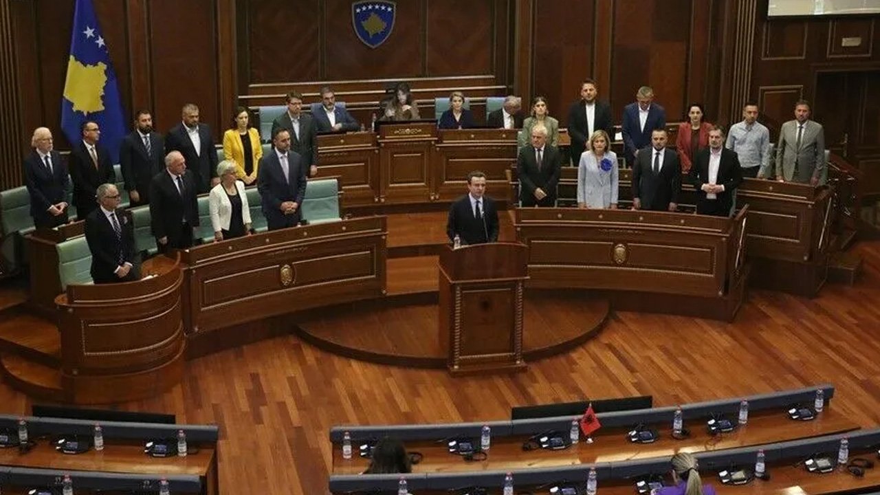 Kosova Meclisi'nde kritik oylama! Kurti hükümeti güvenoyu aldı
