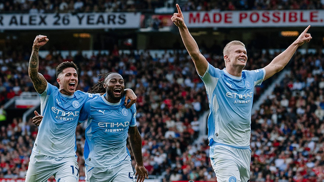 Manchester City, 10 kişiyle Manchester United'ı devirdi