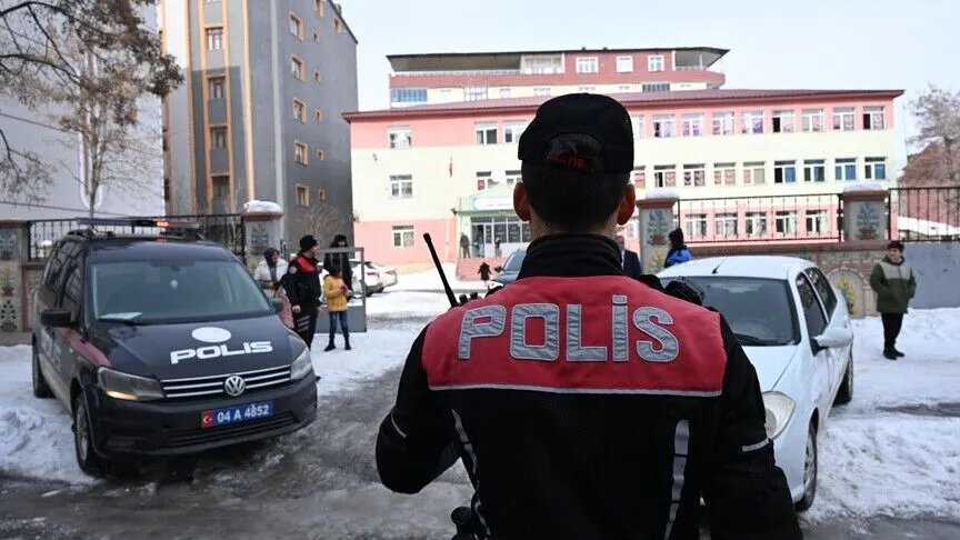 Okullarda ders zili çalmadan güvenlik seferberliği! Bakan Çiftçi tedbirleri sıraladı, 81 ilde binlerce görevli sahada