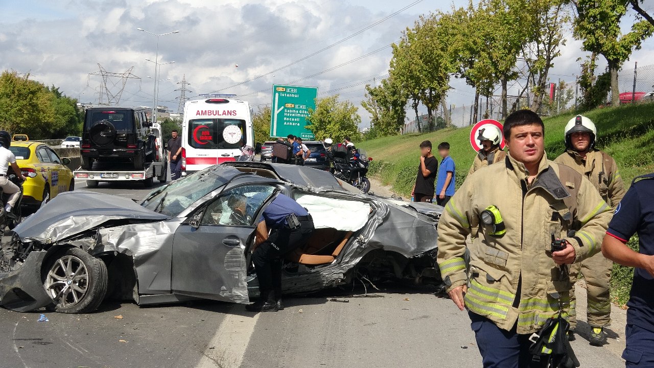 Sancaktepe’de feci kaza: Lüks otomobil takla atarak savruldu