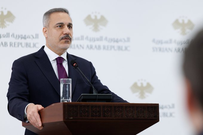 Suriye Dışişleri Bakanı Esad Hasan Şeybani, Dışişleri Bakanı Hakan Fidan ile Şam'da gerçekleştirdiği ortak basın toplantısında, iki ülke arasındaki ilişkilerin en parlak dönemini yaşadığını açıkladı.