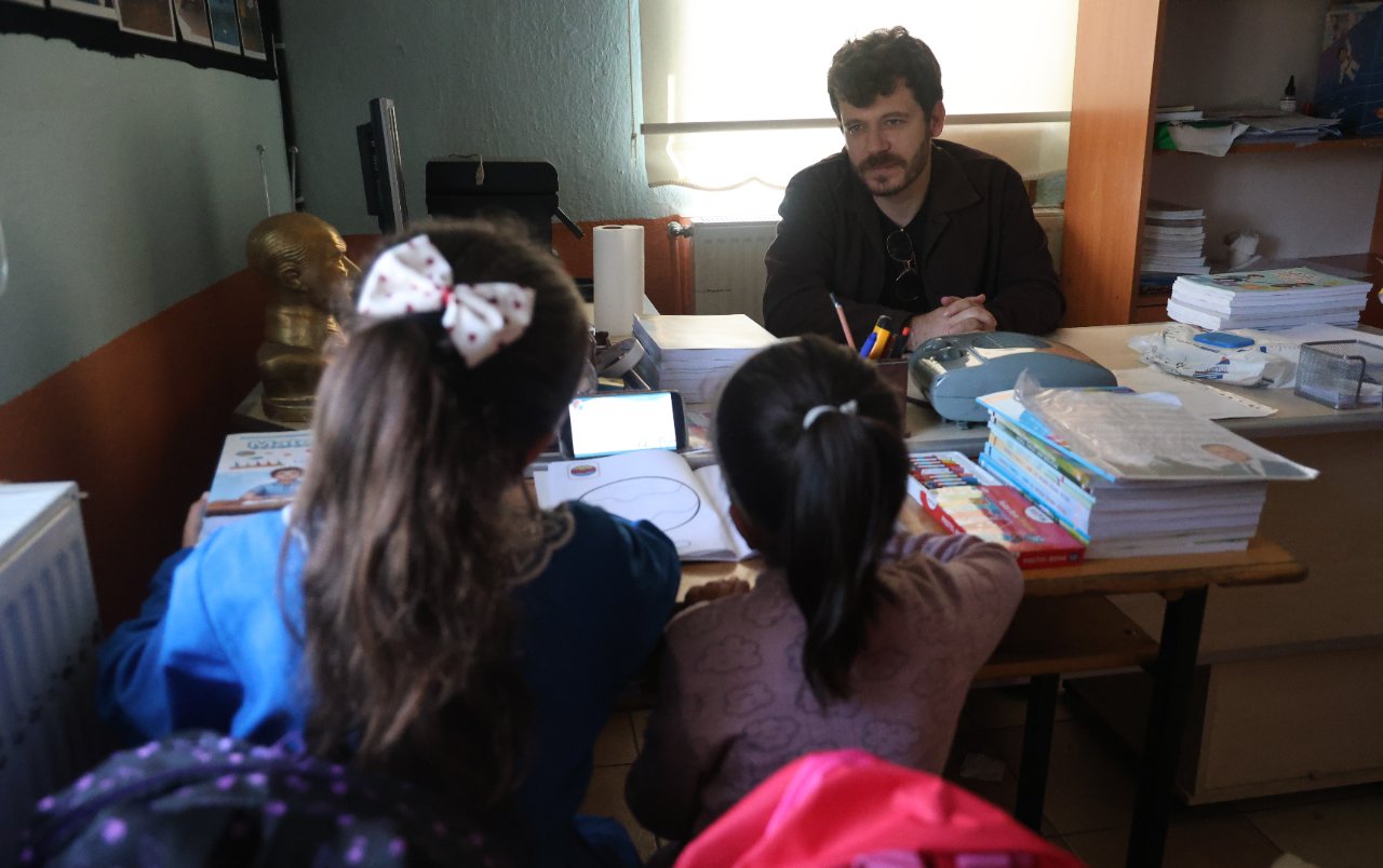 1 öğretmen, 2 öğrenci: Bu okulda zil sadece 3 kişi için çalıyor