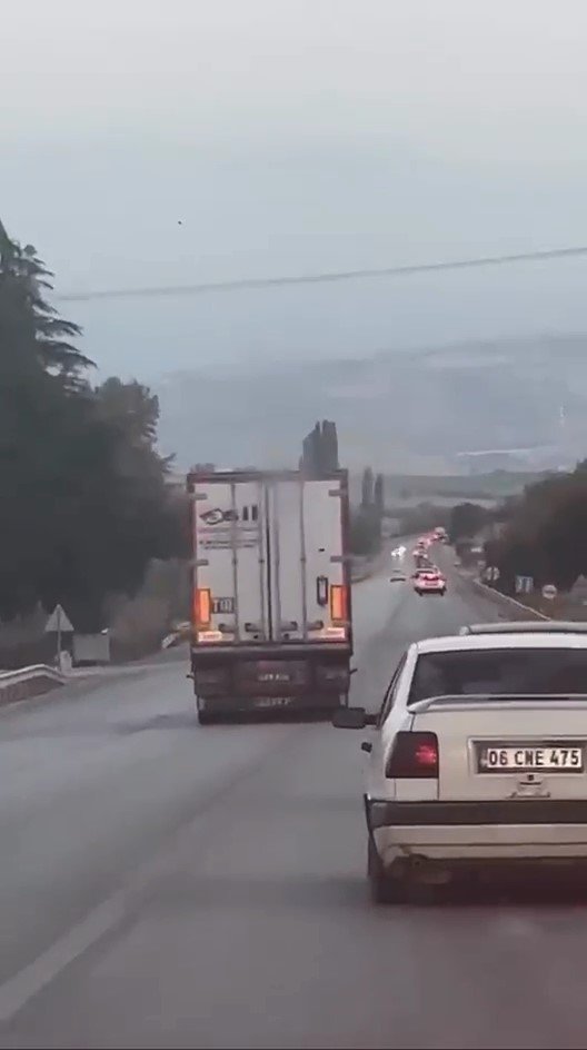 2,53 promilli dehşet ‘Geliyorum’ demiş! 2 gencin can verdiği kazada korkunç görüntü! Zikzak çizerek yolu zor bitirmiş
