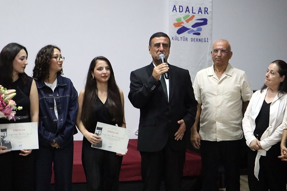 Adalar Kısa Film Yarışması’nda ödüller dağıtıldı: Birinci “Maviye Tutunanlar”