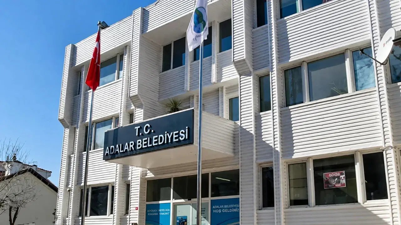 Adalar’da belediye başkan vekili de istifa etti! Seçim için tarih verildi