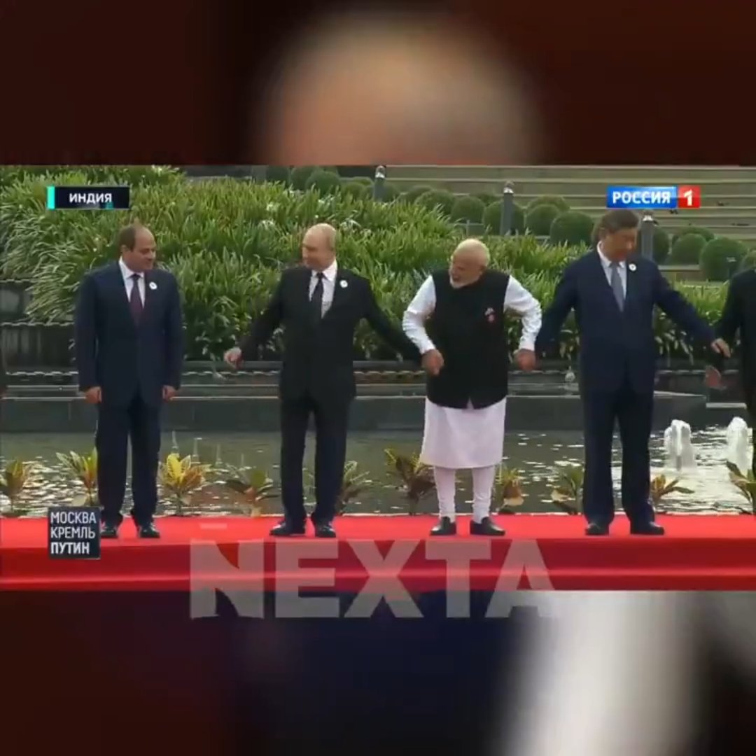 BRICS aile fotoğrafında sıra krizi! Modi çekince Putin dengesini kaybetti