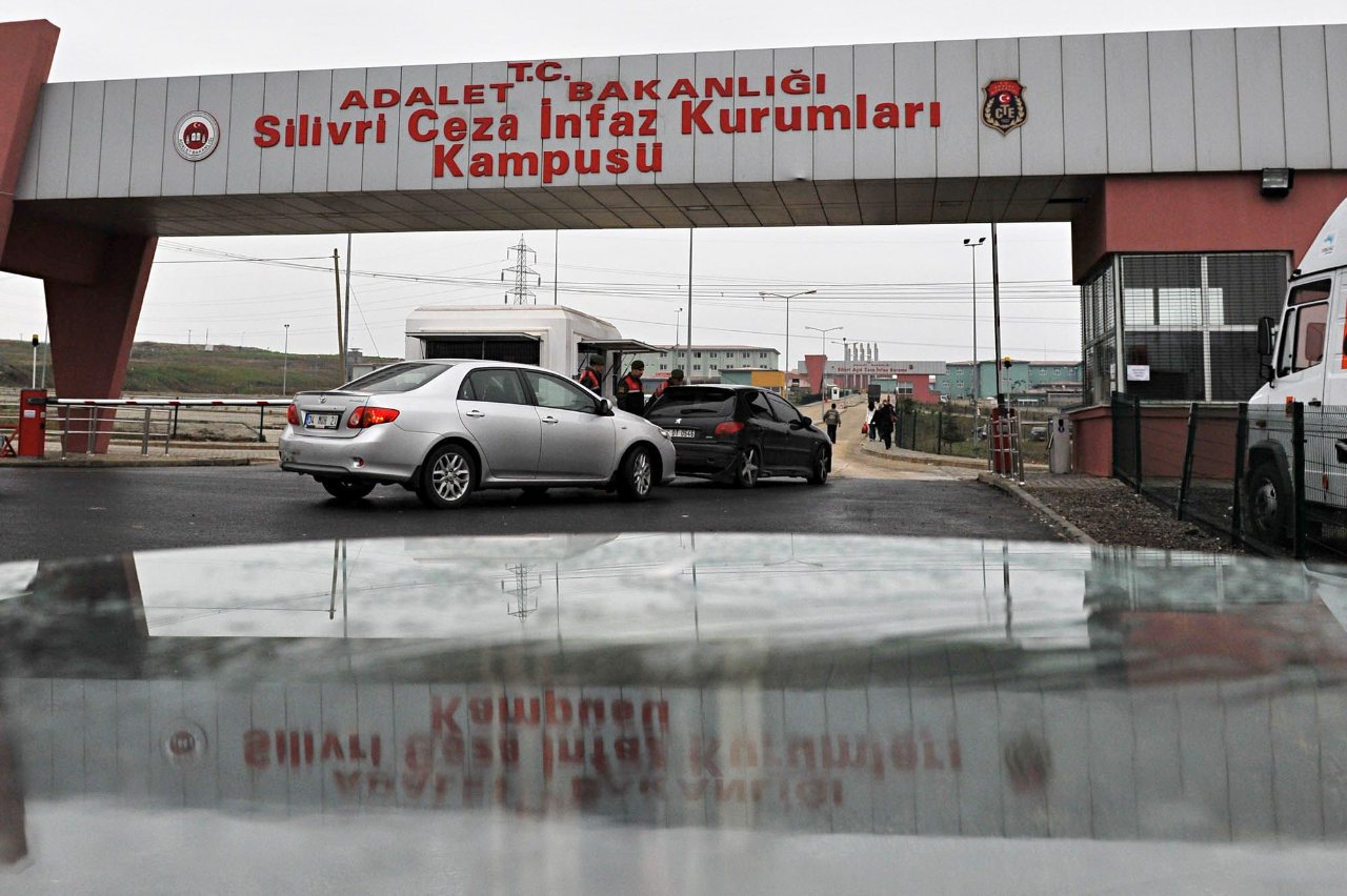 Ergenekon soruşturmalarında görev yapan hakim ve savcılara verilen  zaman aşımı  kararı bozuldu