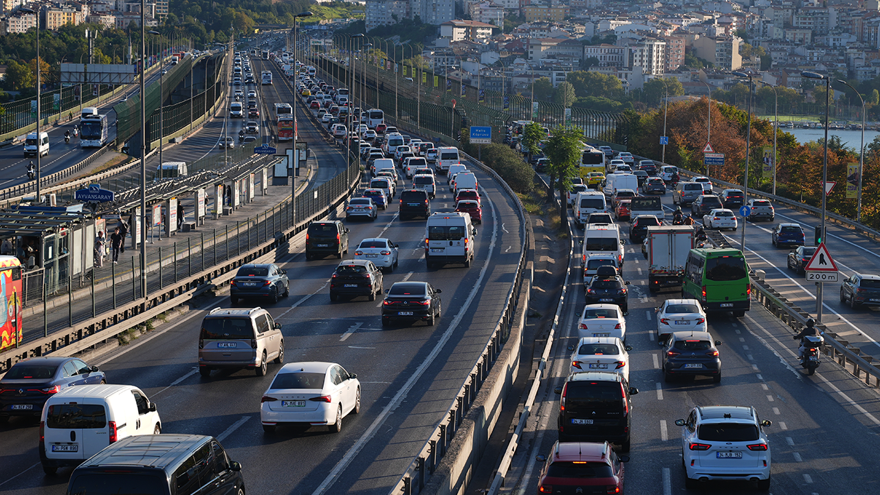 İstanbul’da ilk ders zili trafiği! Haliç çevresi havadan görüntülendi