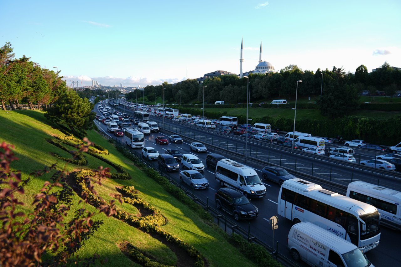 İstanbul’da ilk ders zili trafiği! Haliç çevresi havadan görüntülendi