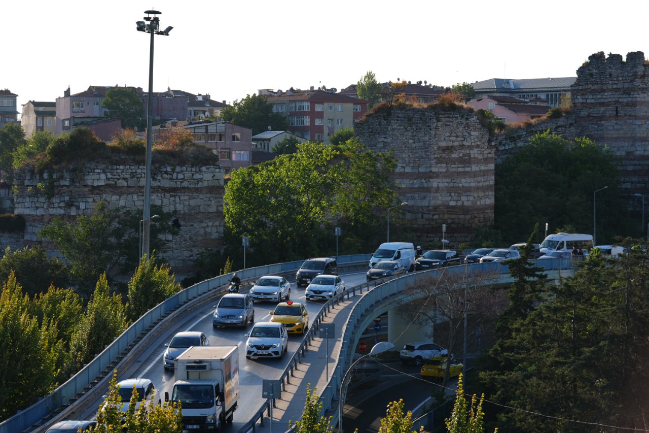 İstanbul’da ilk ders zili trafiği! Haliç çevresi havadan görüntülendi