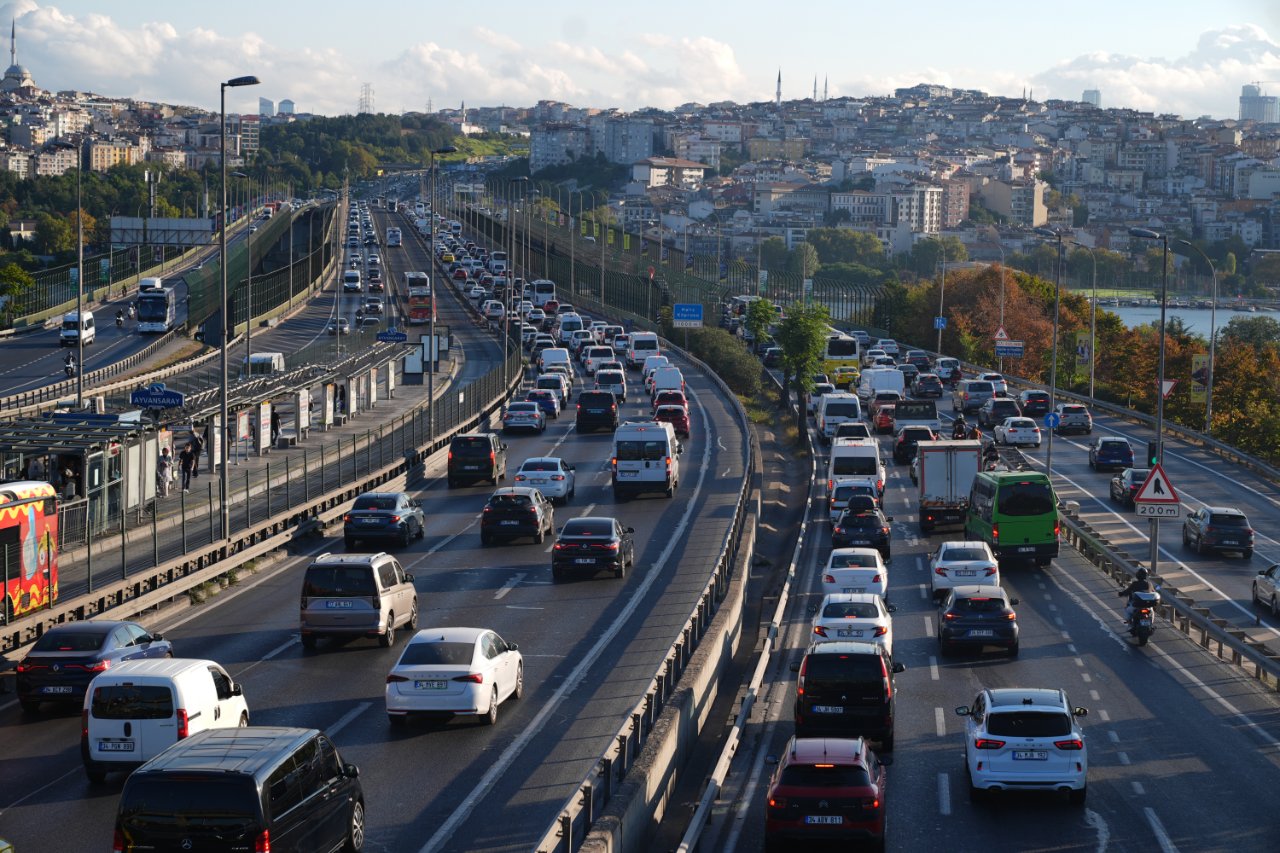İstanbul’da ilk ders zili trafiği! Haliç çevresi havadan görüntülendi