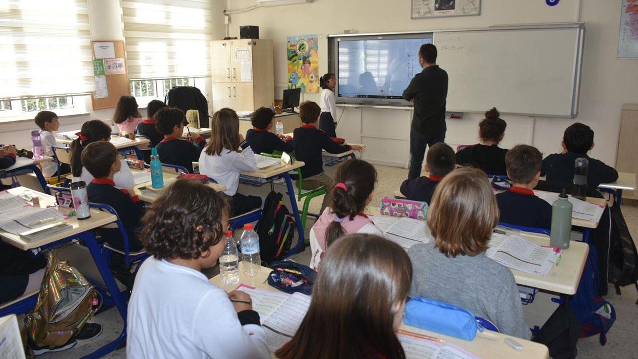 Okullar saat kaçta açılıyor, 14 Eylül dersler ne zaman bitecek? İlkokul, ortaokul ve liselerde ders saatleri değişti