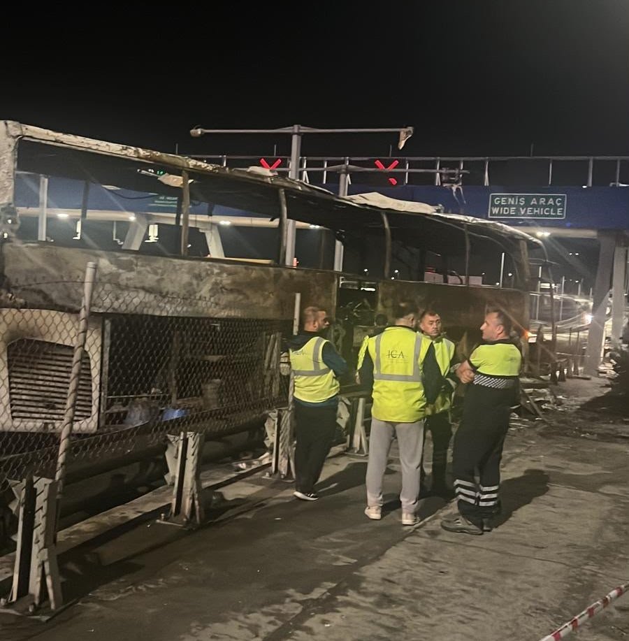 Otobüs kazasında can veren Yüsrayla ilgili kahreden detay! 6 kişiyi kurtaran babası, kızını çıkaramamış