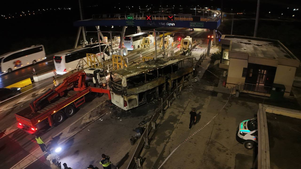 Otobüs kazasında can veren Yüsrayla ilgili kahreden detay! 6 kişiyi kurtaran babası, kızını çıkaramamış