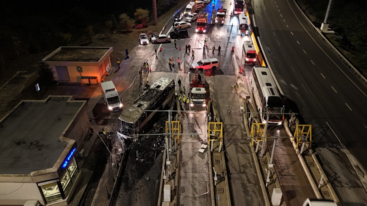 Otobüs saniyeler içinde alev topuna dönmüş... Eyüpsultan’daki kazanın dehşet anları kamerada