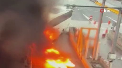Otobüs saniyeler içinde alev topuna dönmüş... Eyüpsultan’daki kazanın dehşet anları kamerada